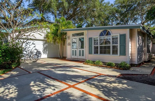Wabasso Beach House | Clean, cozy and beautiful beach house next to Summer Place on Orchid Island