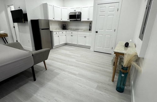 Port Saint Lucie Apartment | Clean, Modern, and Centrally Located Guesthouse in Port St. Lucie