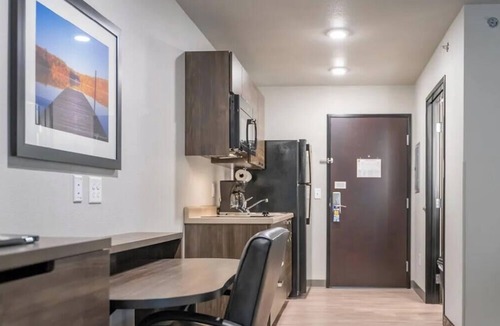 Augusta Hotel | Clean & Pet-Friendly Room Near Augusta’s Top Golf Courses & Attractions