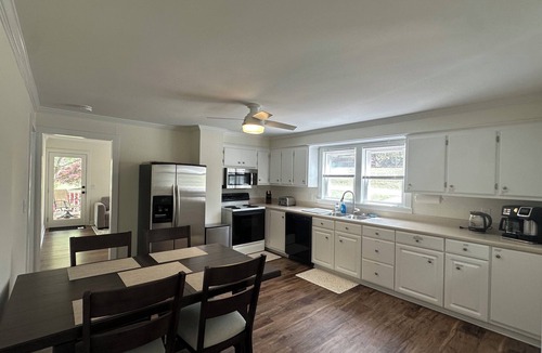 Clemson House | Clemson Cottage - Minutes from CU, Death Valley, Jervey, Patrick & Pendleton Sq.