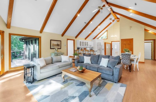Anderson House | Clemson Cove Retreat | Lake-front - Near Clemson