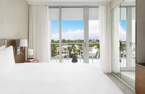 Bay Harbor Islands Hotel | Close to Bal Harbour Beach and Surfside Beach! Bike Rental, Pets Allowed, Pool