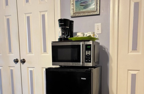 Madison Park Apartment | Close to everything! 1 bedroom & 1 bath studio in a safe neighborhood