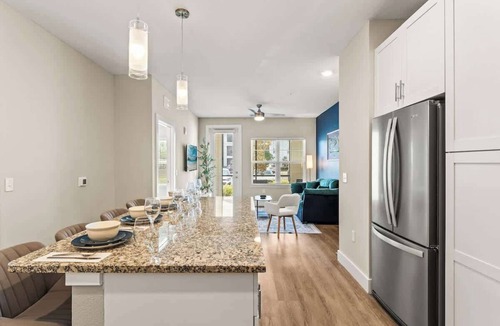 Southeast Orlando Apartment | Close to Parks King apt | Pool | Gym |Pets allowed