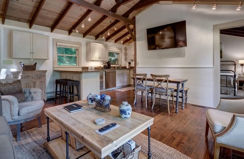 Mirror Lake House | Close to town,Covered deck, Two king masters, Great firepit, Modern & Clean