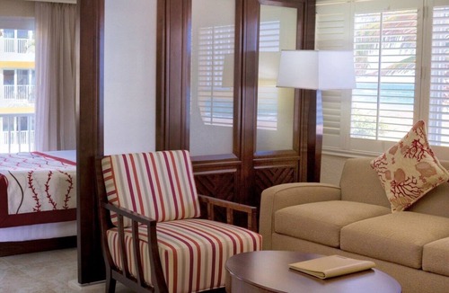Pompano Beach Hotel | Club Wyndham Sea Gardens 1 bedroom with Jacuzzi, 1 bathroom unit on the beach