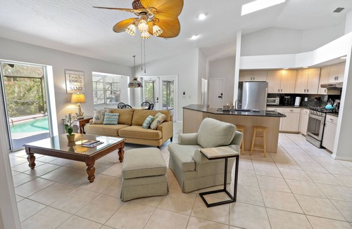 Florida Ridge House | ☀️🌴COASTAL BEAUTIFUL Pool Home (1800 Sq/ft) All to Yourself! *