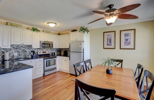 Folly Field Villa | Coastal Bliss Meets a Golfer’s Paradise in this Stunning Ocean-View condo.