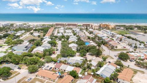 Cape Caneveral Beach Gardens House | Coastal Bungalow- 5 Minutes to the port!
