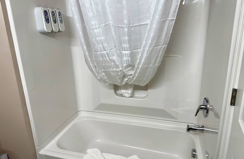 Loris Hotel | Coastal Comfort Hotel