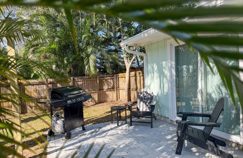 Sebastian Highlands House | Coastal Getaway 2bd-2ba 5 miles to boat ramp and Earl’s hideaway!