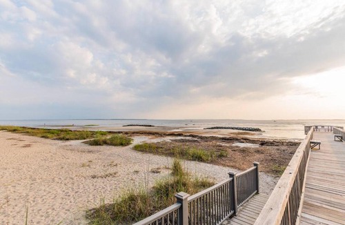 Palmetto Dunes Apartment | Coastal Luxe Villa by the Beach