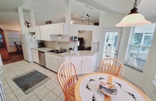 Sebastian Highlands House | ☆☀︎❀Coastal Retreat! Heated Pool, Boat/RV Parking Double Lot, 3 miles to Beach!