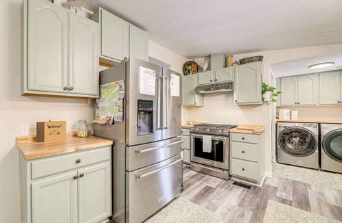 Swansboro Cottage | Coastal Retreat Near Camp Lejeune, Dogs Welcome!