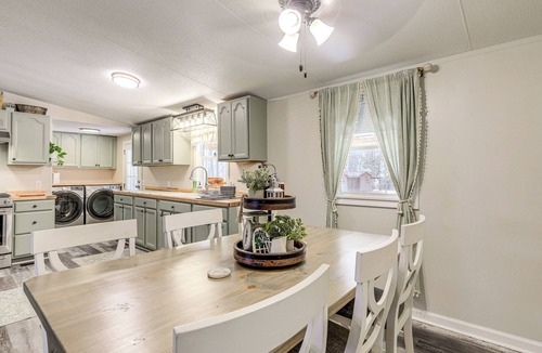Swansboro Cottage | Coastal Retreat Near Camp Lejeune, Dogs Welcome!