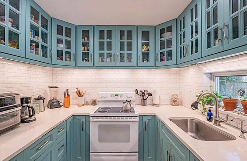 Vero Beach Cottage | Coastal Retreat Pet-Friendly! 5 Mins to Beach & Downtown