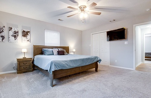 Colonial Oaks House | Coffee Bluff Bungalow near Marina