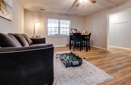 Colonial Oaks House | Coffee Bluff Bungalow near Marina