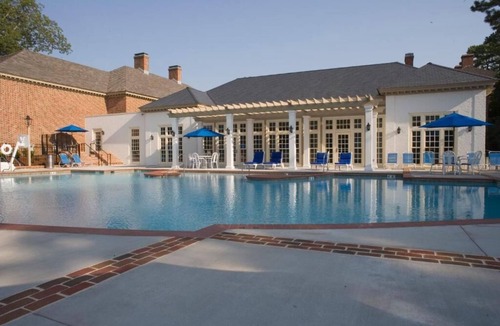 Williamsburg Hotel | Colonial House | Pool Access | Fitness Center | Spa | Near Historic Williamsburg