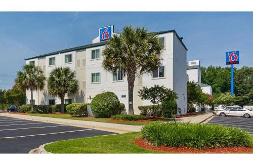 Dentsville Hotel | Columbia - Fort Jackson