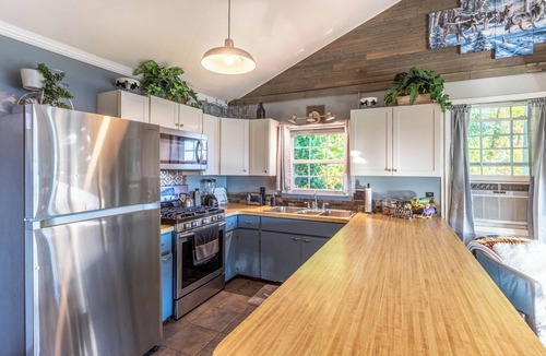 Franklin Cabin | Come enjoy the summer mountain air of Franklin, NC! Welcome to Traces of Heaven.