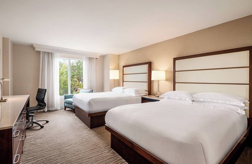 Park Shore Hotel | Comfort and Convenience! Outdoor Pool Onsite, Free Parking!