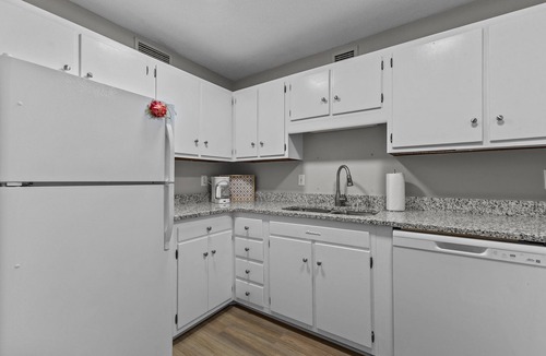 Terry Sanford Apartment | Comfort at the Clarendon Quaint, clean, safe, & convenient location!