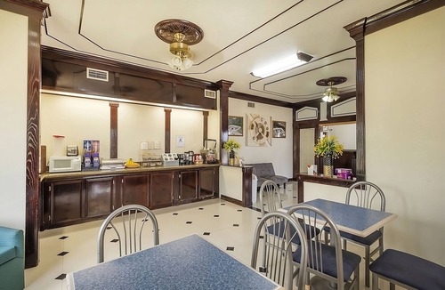 Three Rivers House | Comfort & Convenience! Free Parking, Outdoor Pool, Pets Allowed!