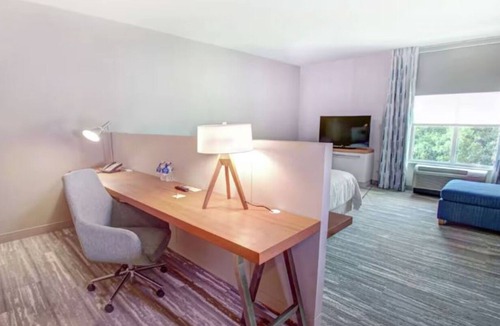 Wesley Chapel Hotel | Comfort Guaranteed! Free Breakfast, Parking, Outdoor Pool, Pet-friendly!