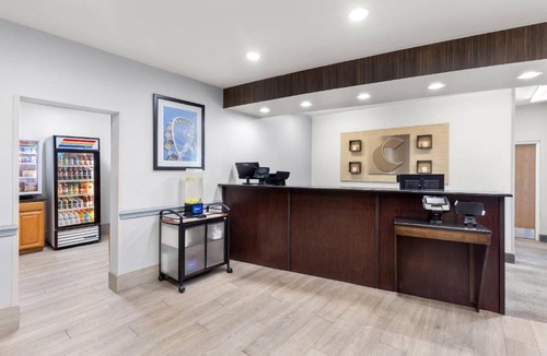 Florida Center Hotel | Comfort Suites Near Universal Orlando Resort