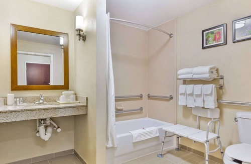 Wilson Hotel | Comfort Suites Wilson I-95