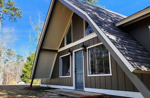 Pine Mountain Valley Cabin | Comfortable 2 Bedroom Cabin - 3 min to Roosevelt State Park. WIFI & Self Checkin