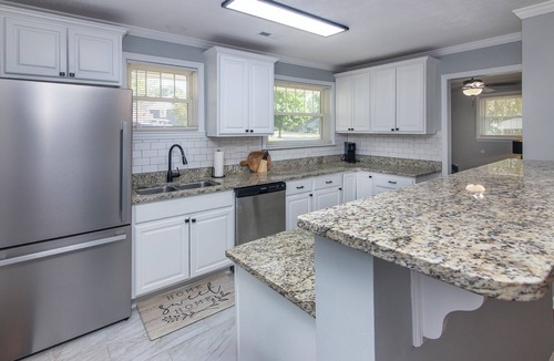 Charlotte Apartment | Comfortable 2BR for Longer Stays in The Plaza/Noda Area