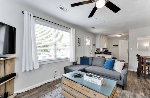 Bayview House | Comfortable Coastal Retreat - 30+ Nights - -W/D - Dog-Friendly Stay