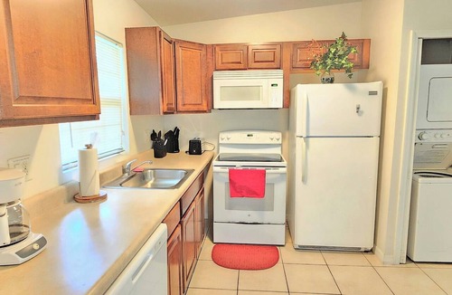 Pine Castle House | Comfy House Minutes from Airport & Near Attractions