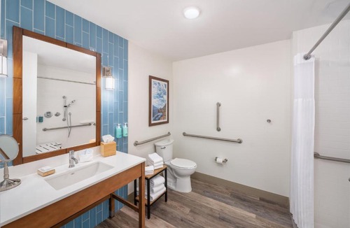 Morehead City Hotel | Compass Hotel Beaufort by Margaritaville
