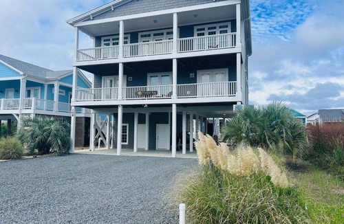 Holden Beach House | Compass Rose/109 Sunshine: Spacious 4BR house in beach in Holden Beach, NC.