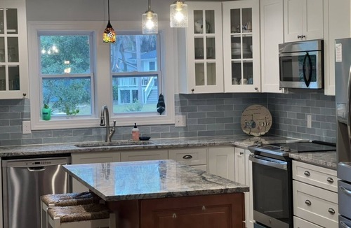 Blue Heron Lake House | Completely remodeled Fripp Home on lagoon in quiet cul-de-sac- 5 min from beach!