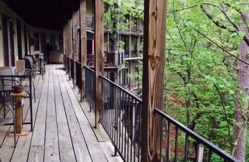 Branson Hotel | Compton Ridge Resort