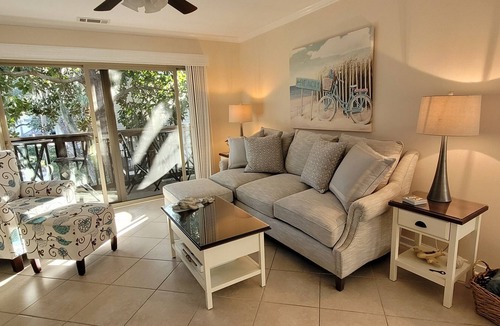 Hilton Head Island Condo | Condo Near Coligny Circle, Beach, & New Park; all within 1 to 2 Blocks