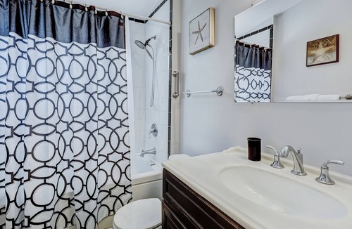 Beach Institute Condo | Condo Near Forsyth Park with Pool in Courtyard! By Southern Belle Savannah