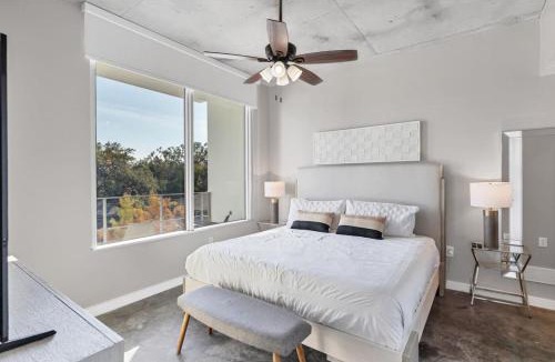 South Eola Apartment | Contemporary 2 bdrm 2 bath Downtown Orlando