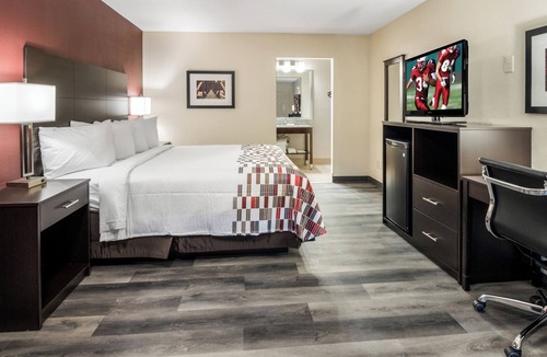 Dandridge Hotel | Convenient Room Near Dandridge Dining & Attractions – Easy Highway Access