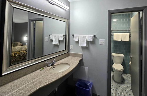 North Chesterfield Hotel | Convenient Room near American Civil War Museum- Historic Tredegar | Free Parking