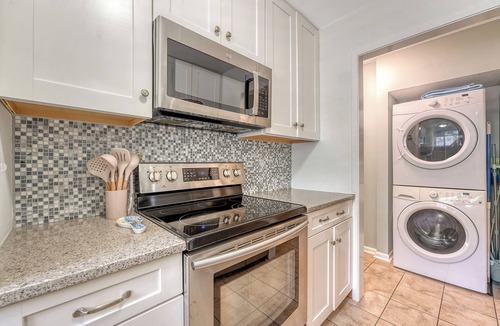 Tarpon Pond Cottage | Cool kids Loft! - Walk or Ride to the beach - Bikes and Amenity Cards included!
