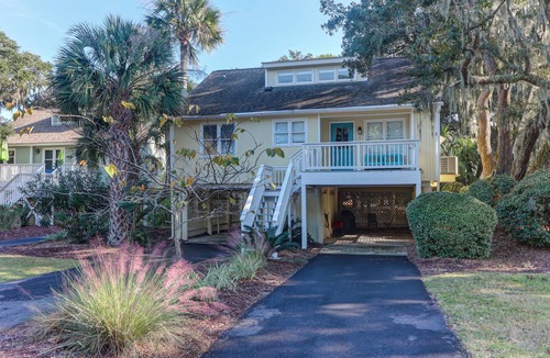 Tarpon Pond Cottage | Cool kids Loft! - Walk or Ride to the beach - Bikes and Amenity Cards included!