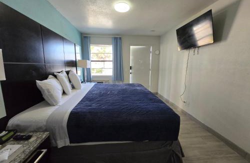 Ocean Dunes South Hotel | Coral Motel - Across from Public Beach Access