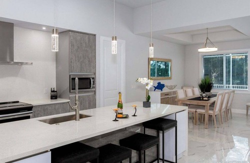Trafalgar House | Coral Pearl- Modern New Construction Vacation Home