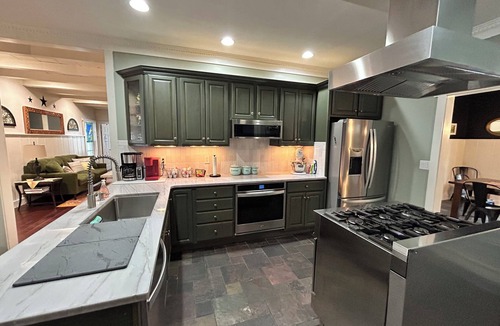 Kingsport House | Cottage at Cliffside - 10 guests - 4 Bedroom - 3.5 Bath