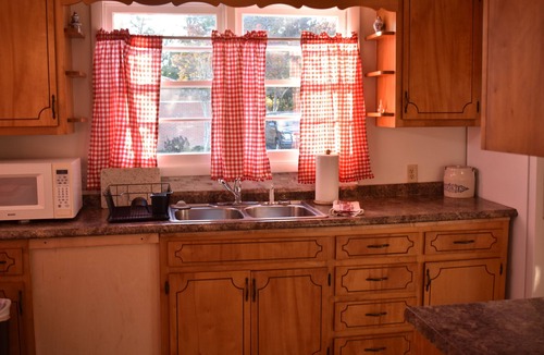 Waycross Cottage | Cottage on Euclid Adorable 2-bedroom cottage with AC in pleasant Waycross